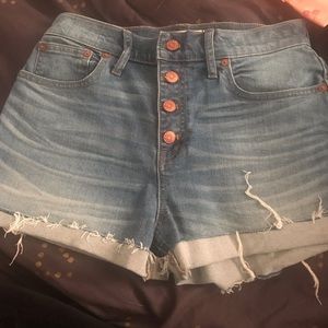HIGH RISE MADEWELL BUTTON UP SHORTS!